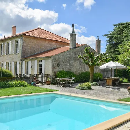 Domaine De Laguneaussan Bed & Breakfast *