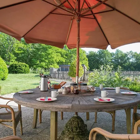 Domaine De Laguneaussan Bed & Breakfast